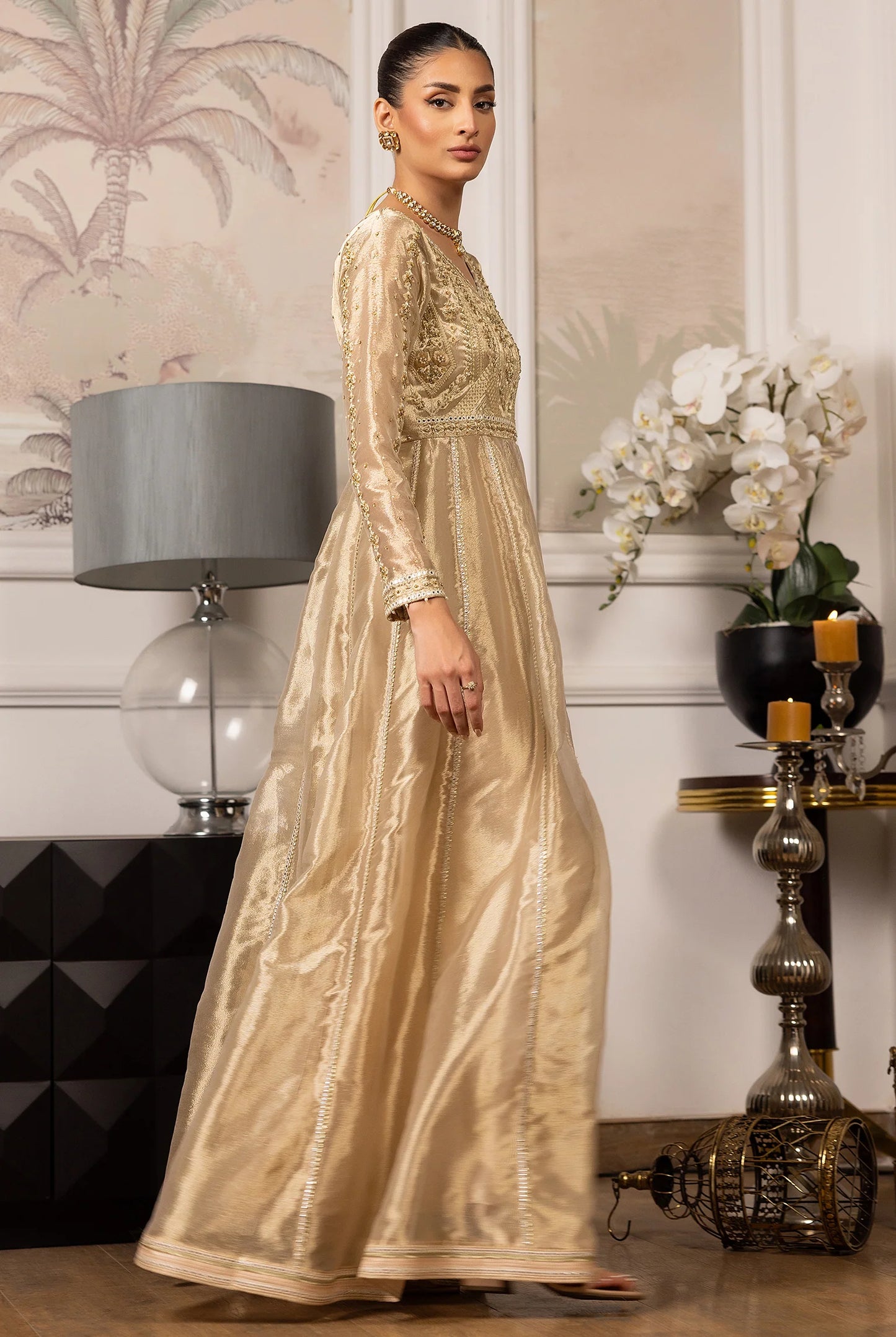 THREADS AND MOTIFS - Gold Dress