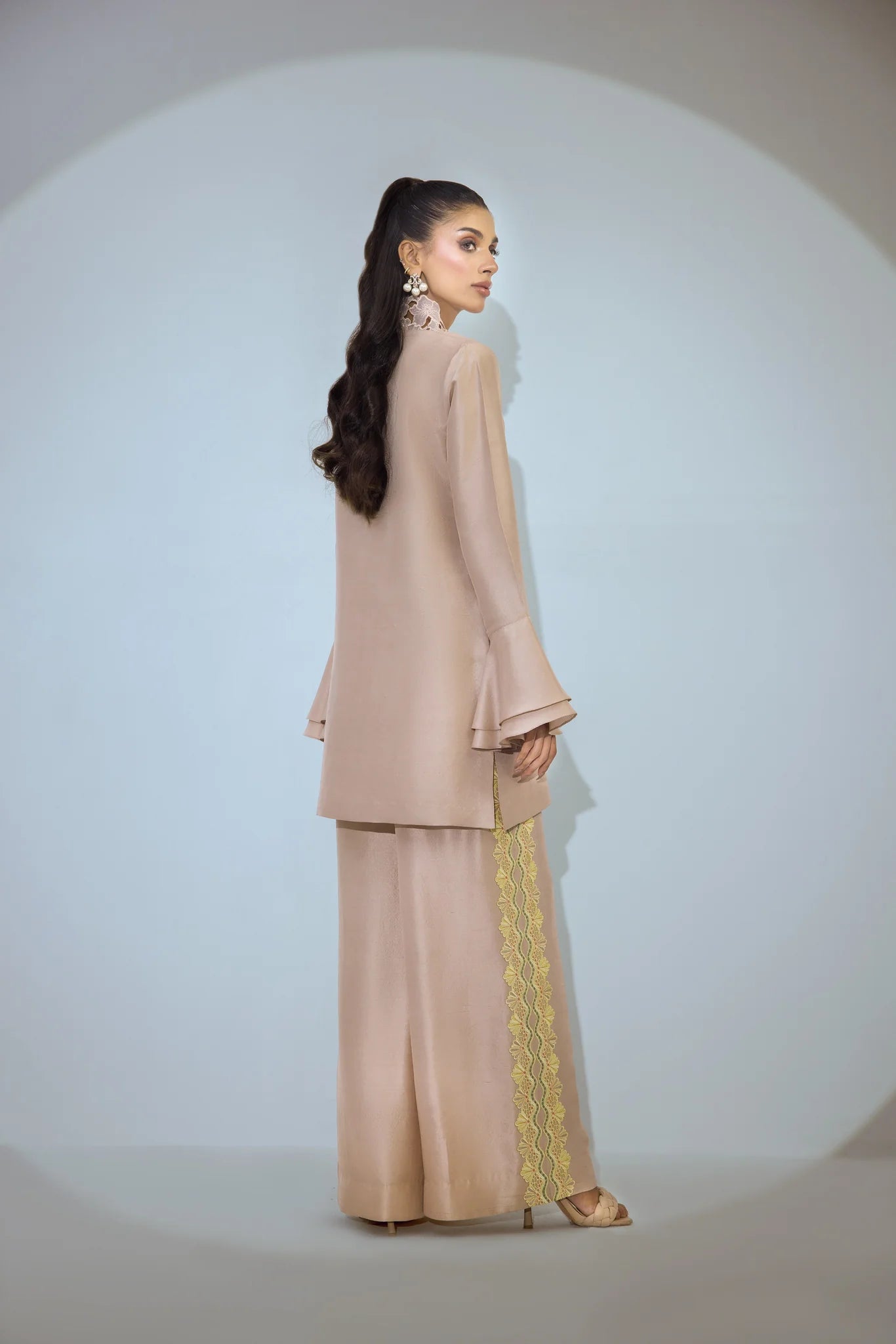 ANAM AHKLAQ - Cream Beige