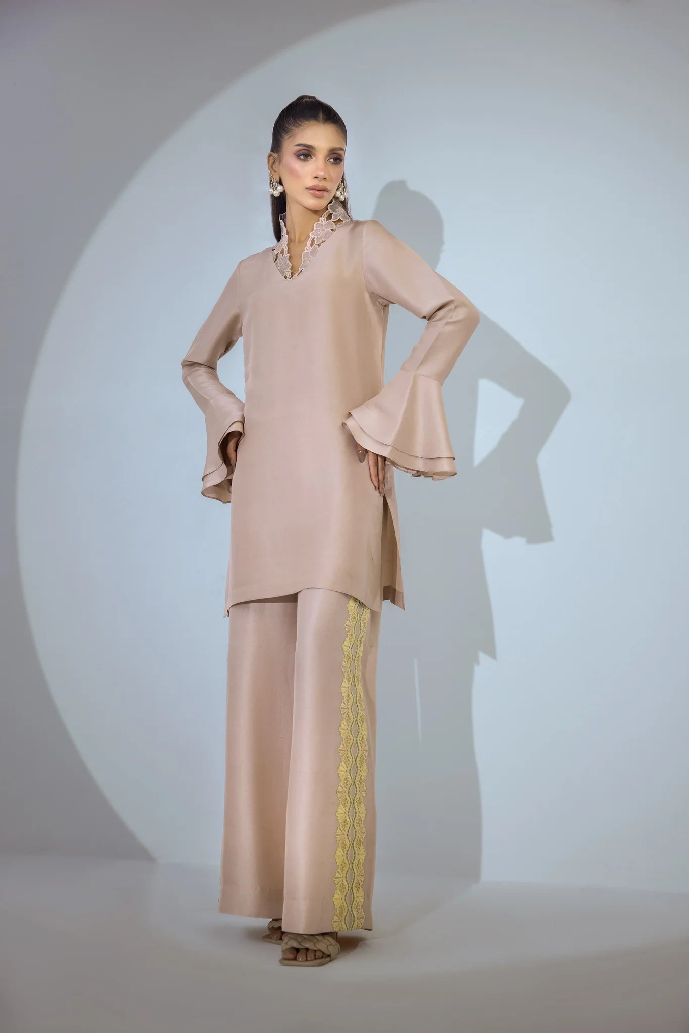 ANAM AHKLAQ - Cream Beige