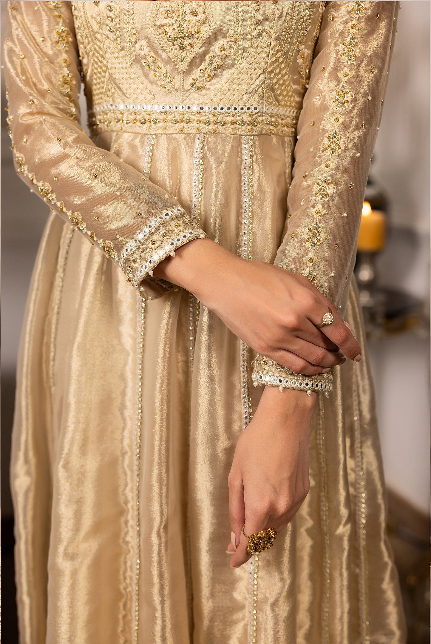 THREADS AND MOTIFS - Gold Dress