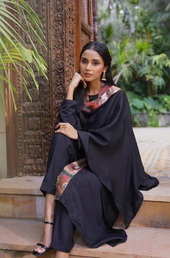 Manto - Bagh-e-Mughal Cape - Black & Rust