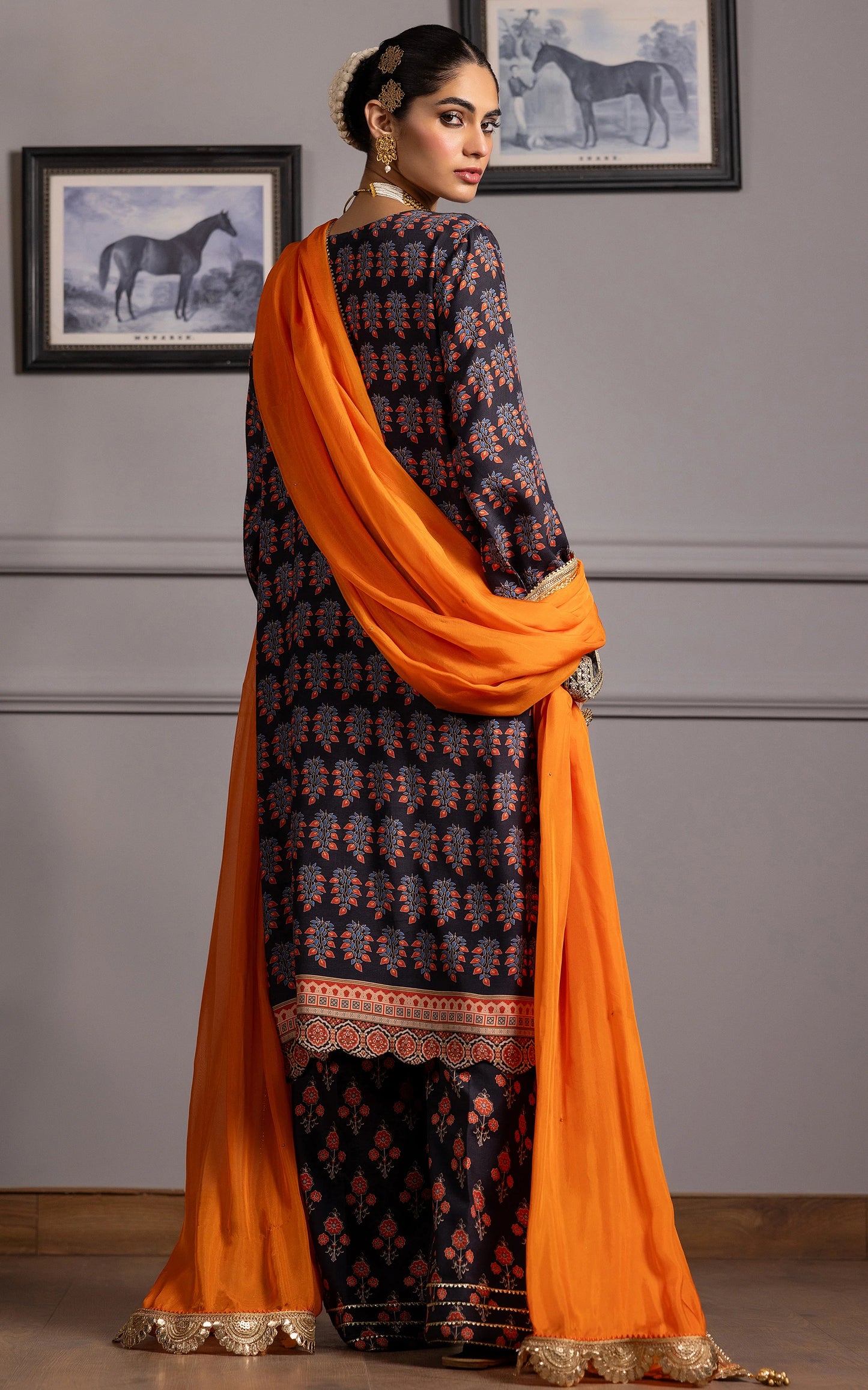 THREADS AND MOTIFS - Black Orange Printed