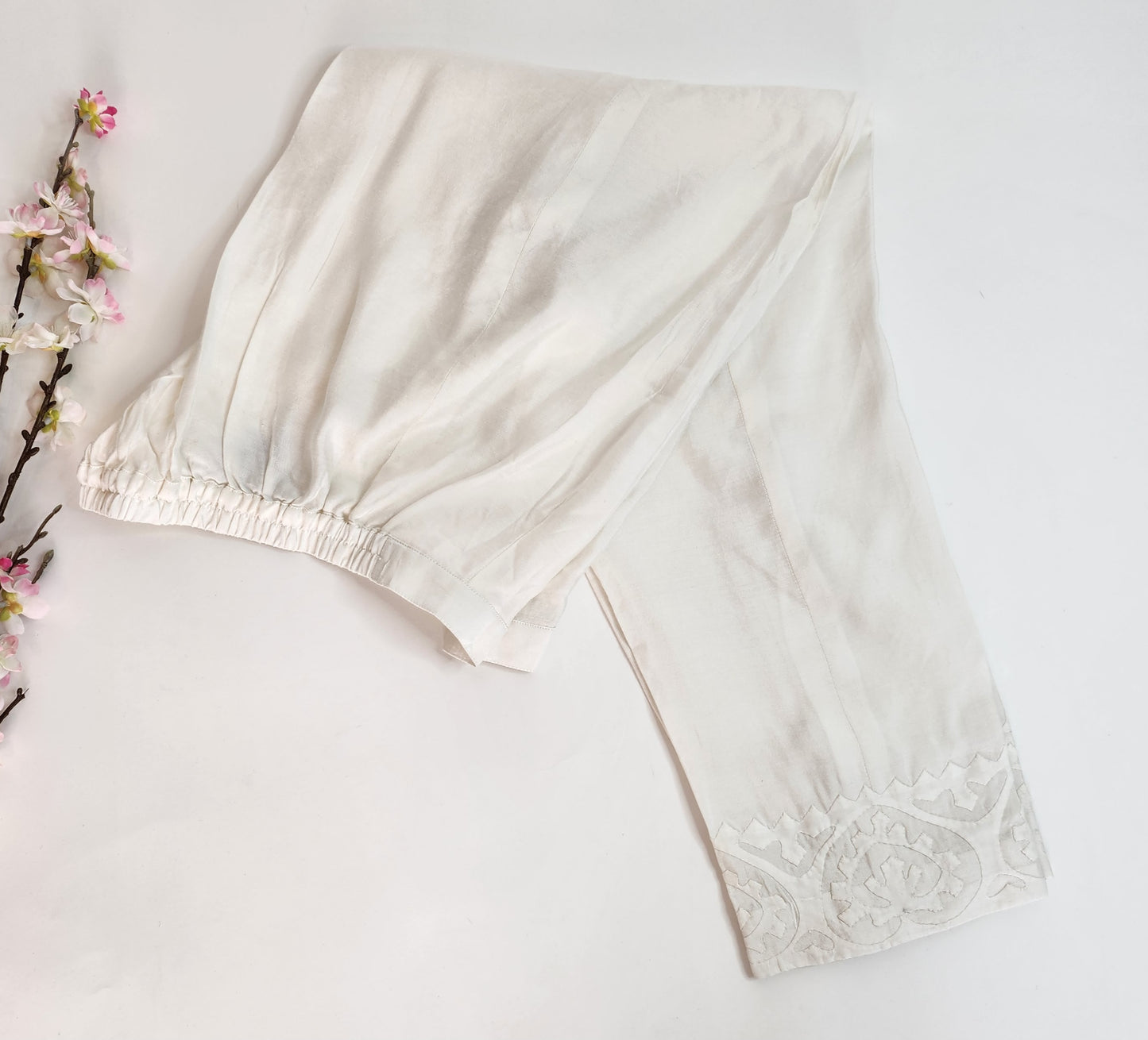 KAAM - White Pants Ralli