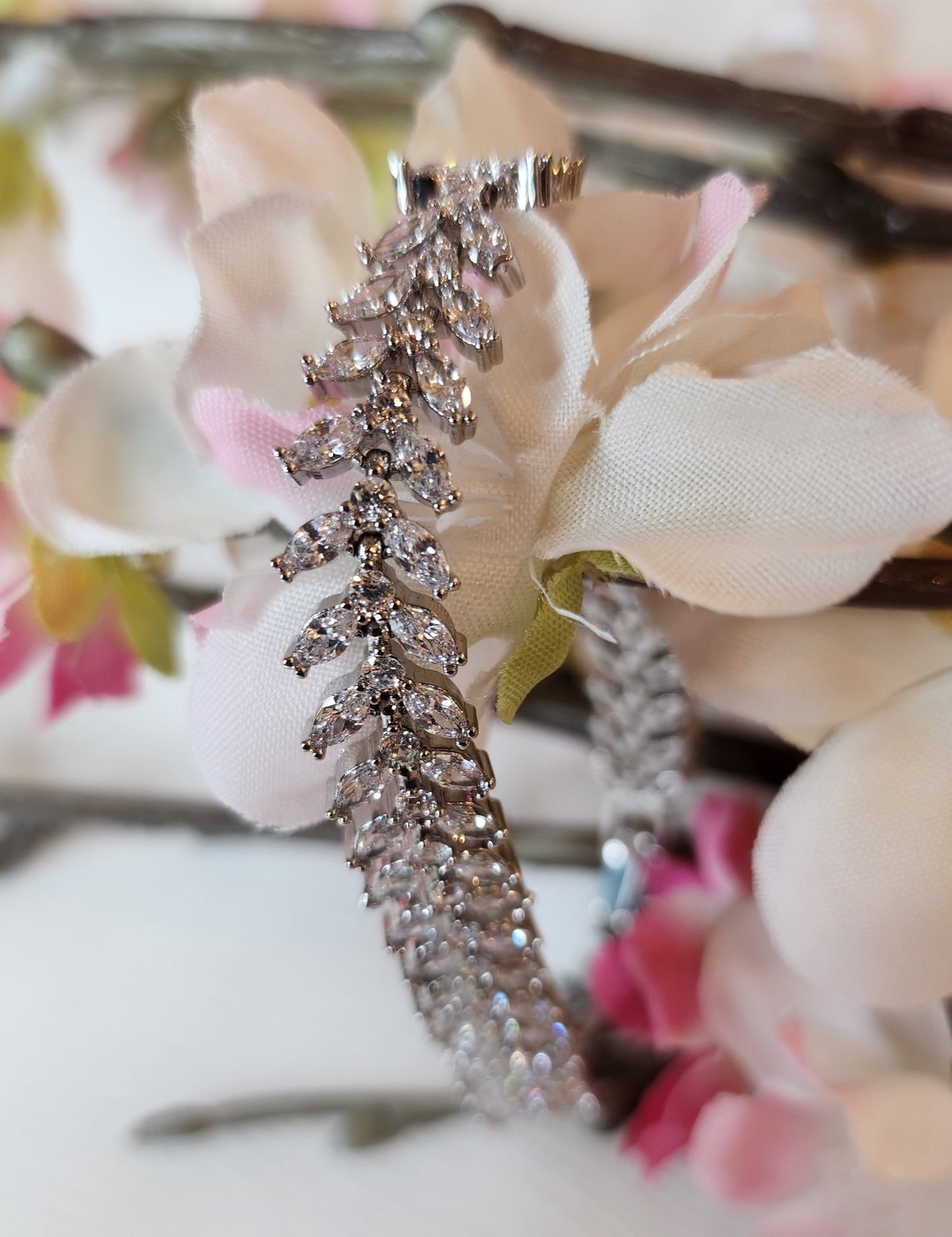 VINANTI MANJI JEWELRY - Silver leaf design zircon diamond Bracelet