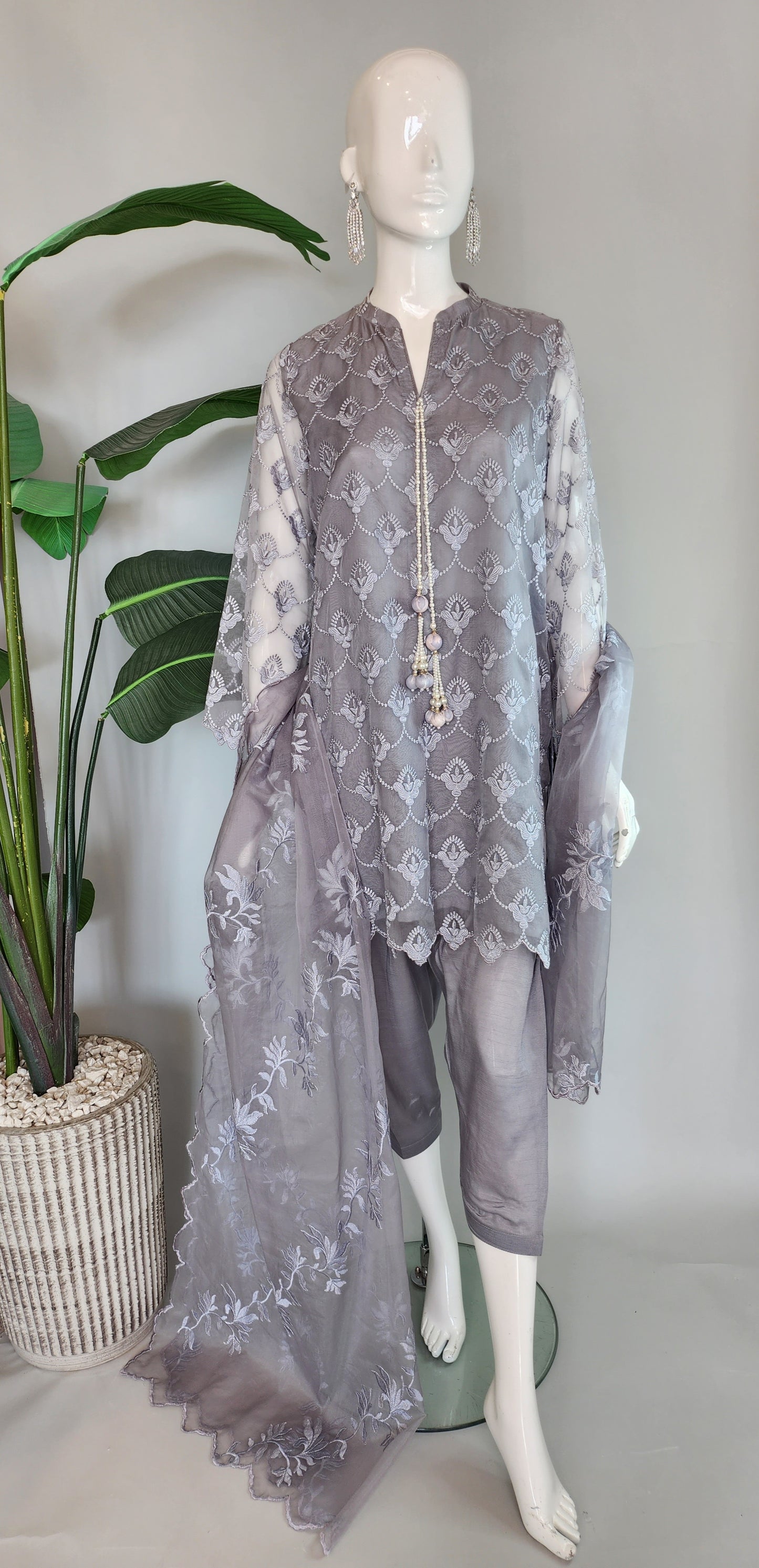 ASHJAIN SAFWAN - Grey Embroidered Organza