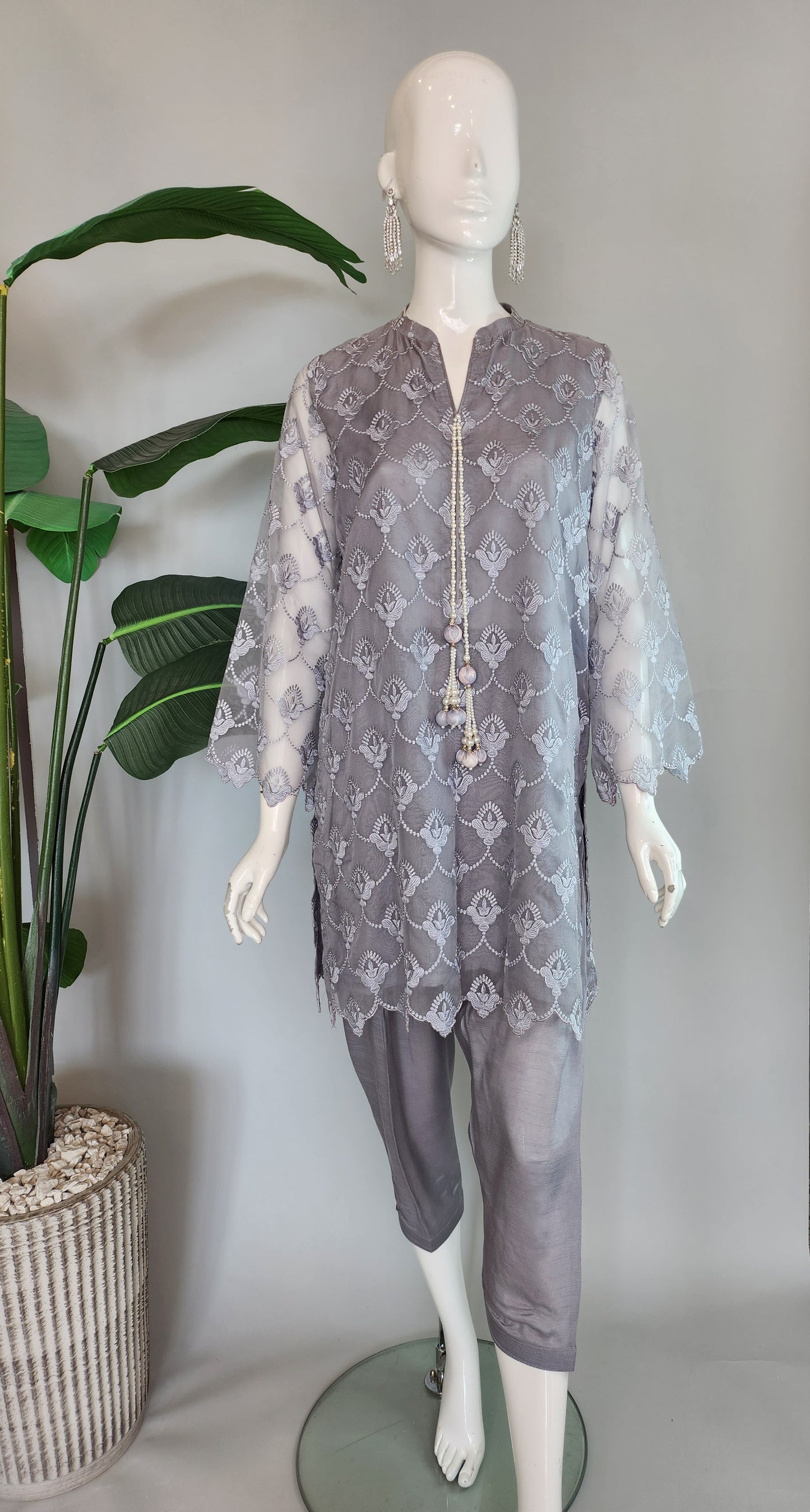 ASHJAIN SAFWAN - Grey Embroidered Organza