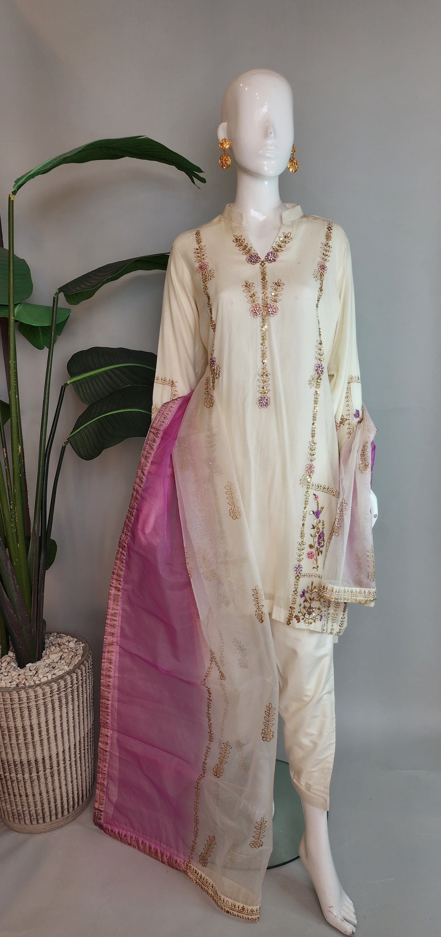 RIMSHA SHAIKHANI - Pink and White BlocK Print