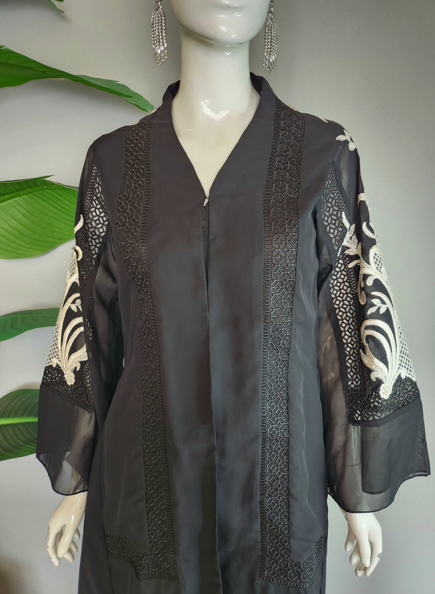 THREADS AND MOTIFS - Black Jacket with embro