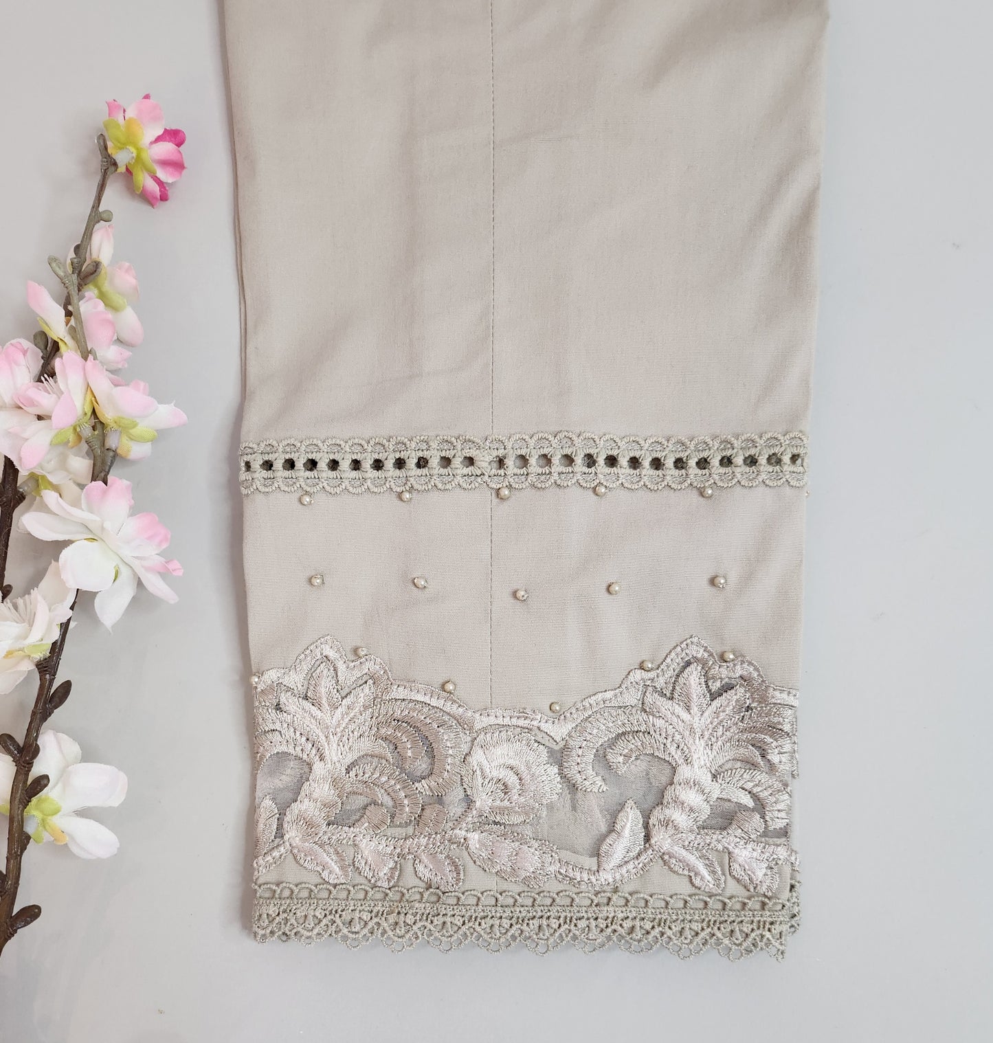 ANAM AHKLAQ - Beige Pants with Pearls