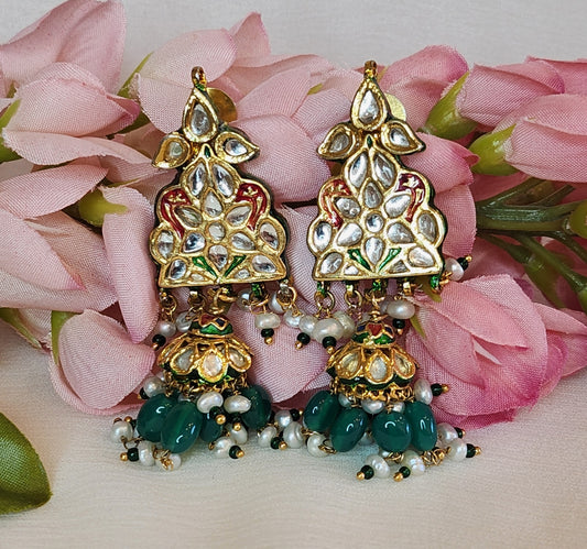 VINANTI MANJI JEWELRY - Triangle shape with green stone gems