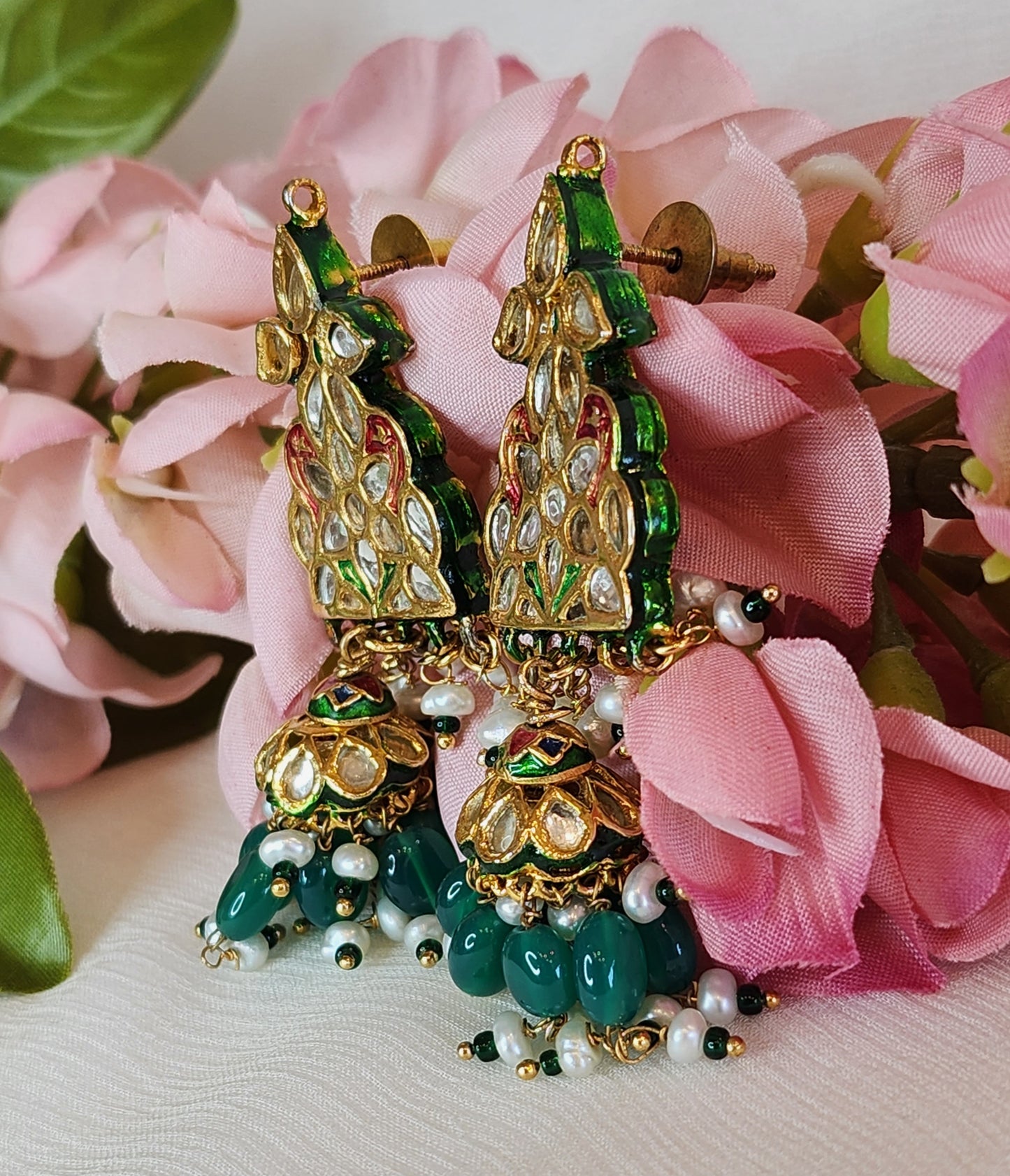 VINANTI MANJI JEWELRY - Triangle shape with green stone gems