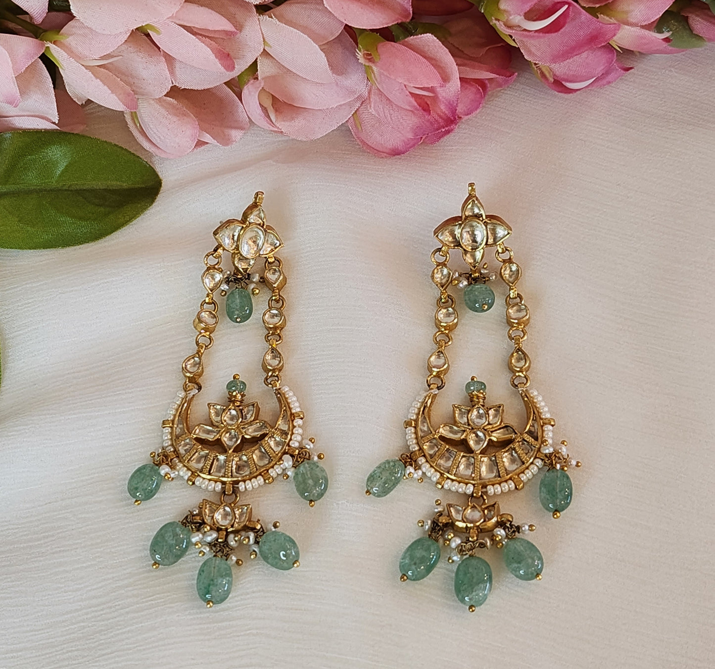 VINANTI MANJI JEWELRY - Green Carved earrings