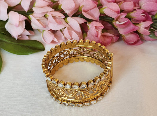 VINANTI MANJI JEWELRY - Kundan in broad Patla Bangle