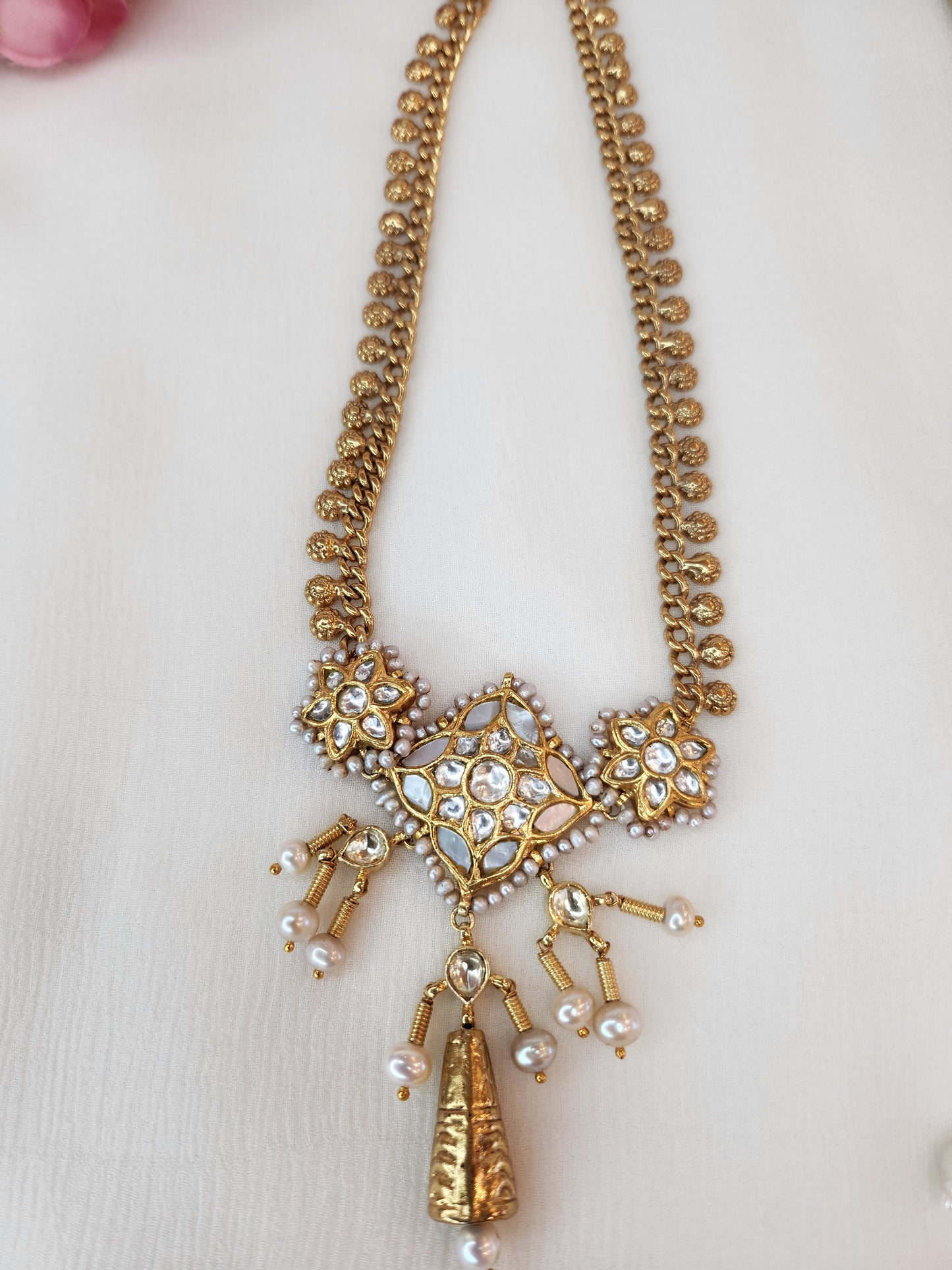 VINANTI MANJI JEWELRY - Floral kundan necklace