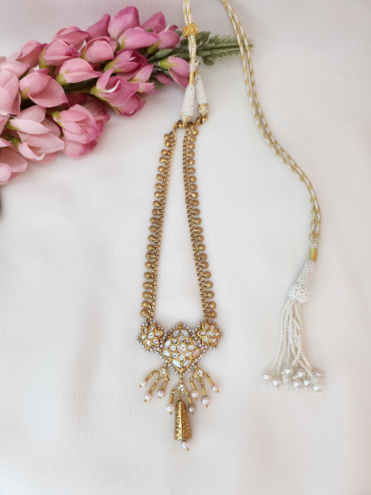 VINANTI MANJI JEWELRY - Floral kundan necklace