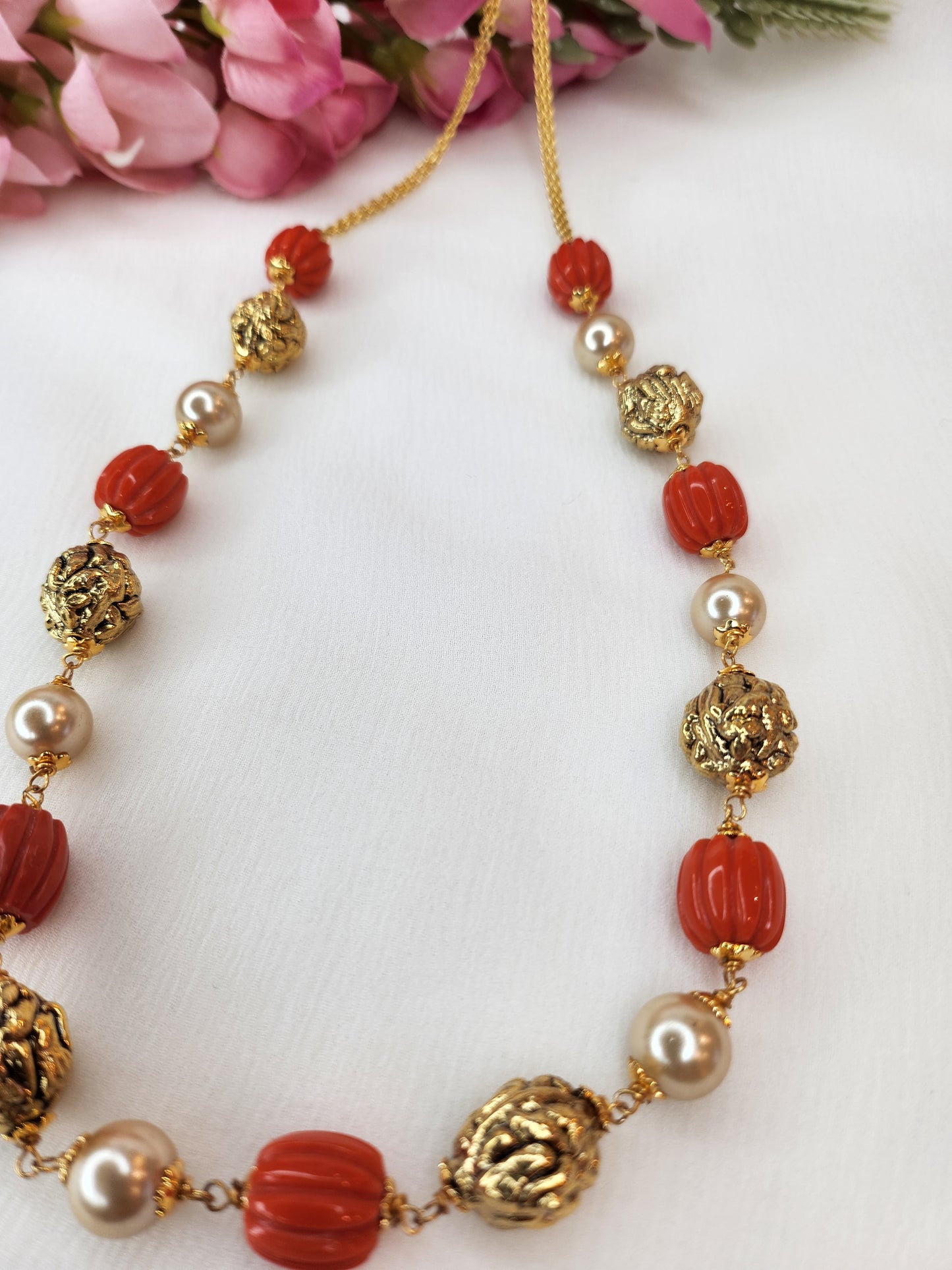 VINANTI MANJI JEWELRY - Semi-precious Coral and Gold Foil beads necklace