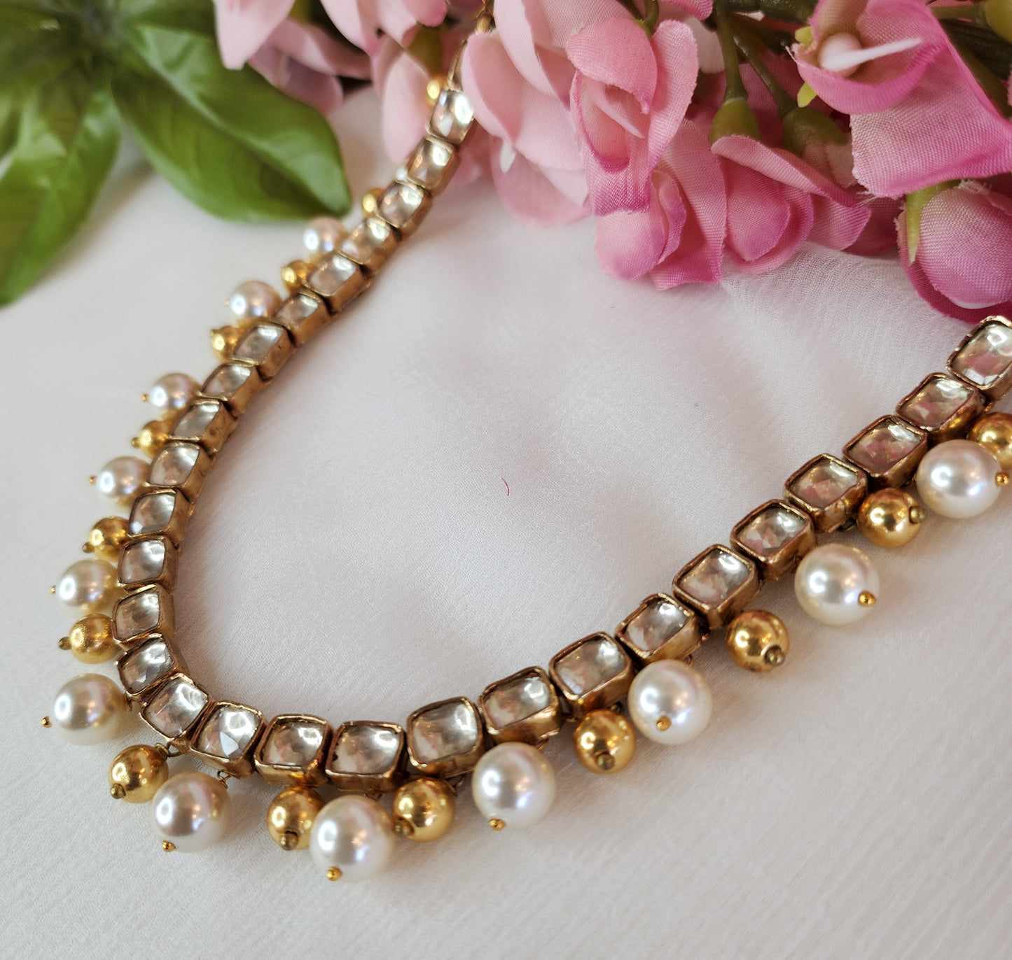 VINANTI MANJI JEWELRY - Kundan Necklace with pearl hanging