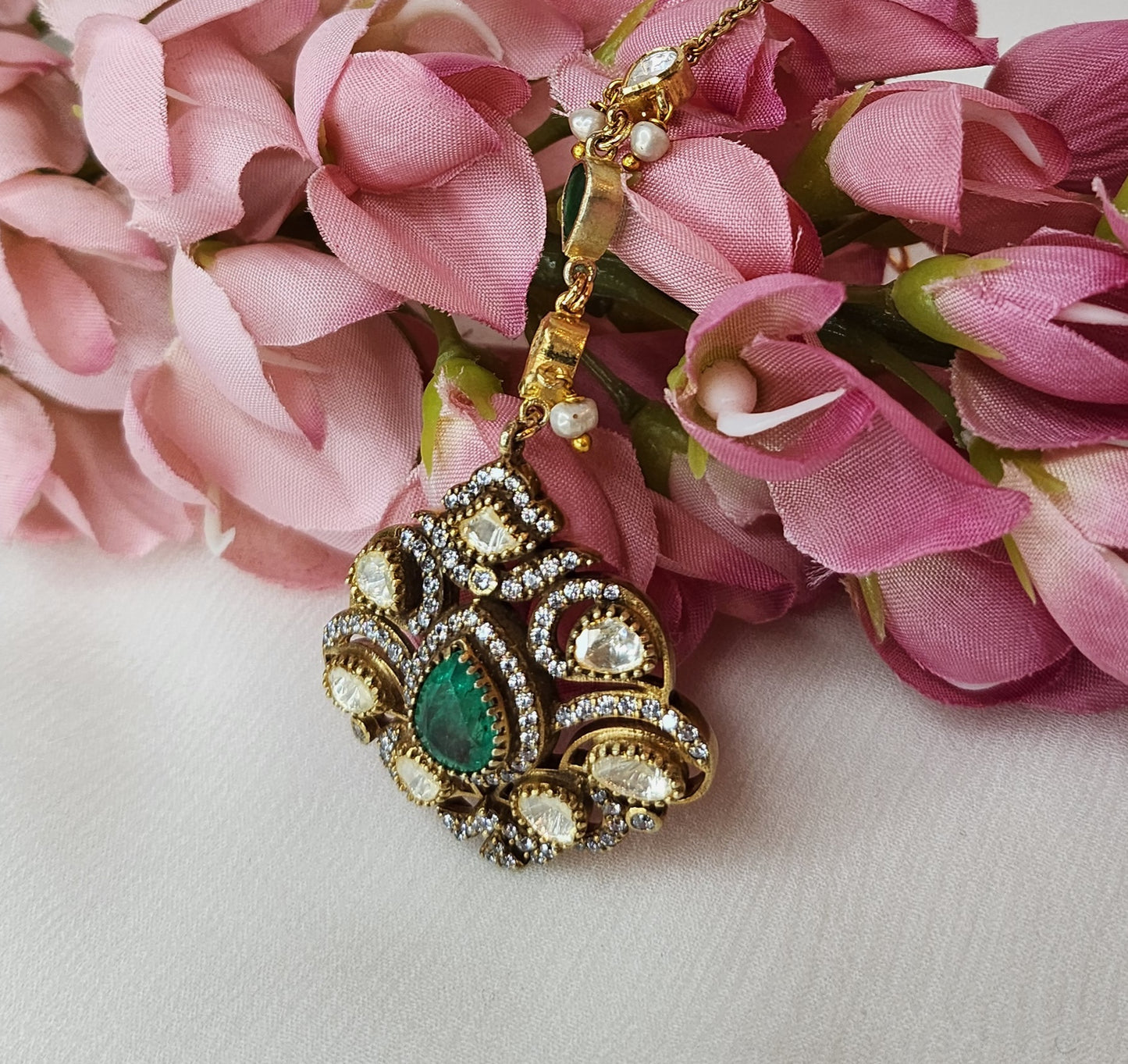 VINANTI MANJI JEWELRY - Green with moisanite diamond Stone maang tikka