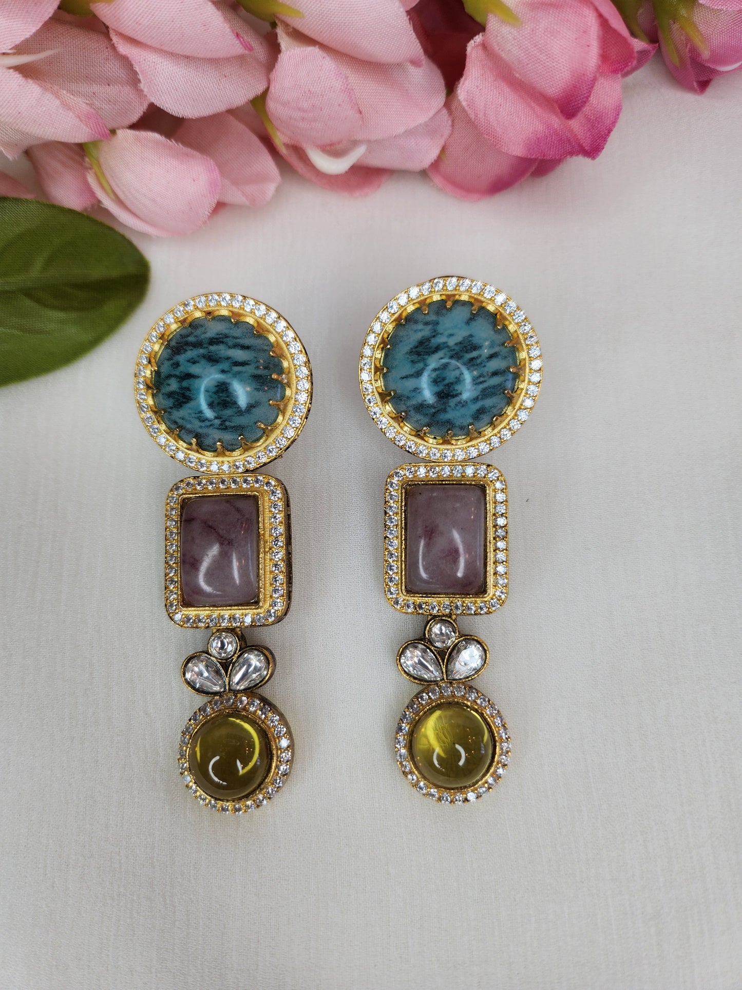 THE BUTTERFLY EFFECT - Circle and square earrings