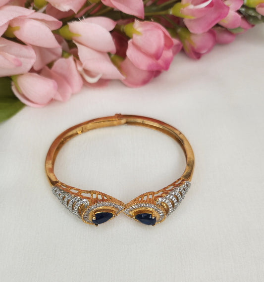 THE BUTTERFLY EFFECT - Bangle with blue sapphire stone