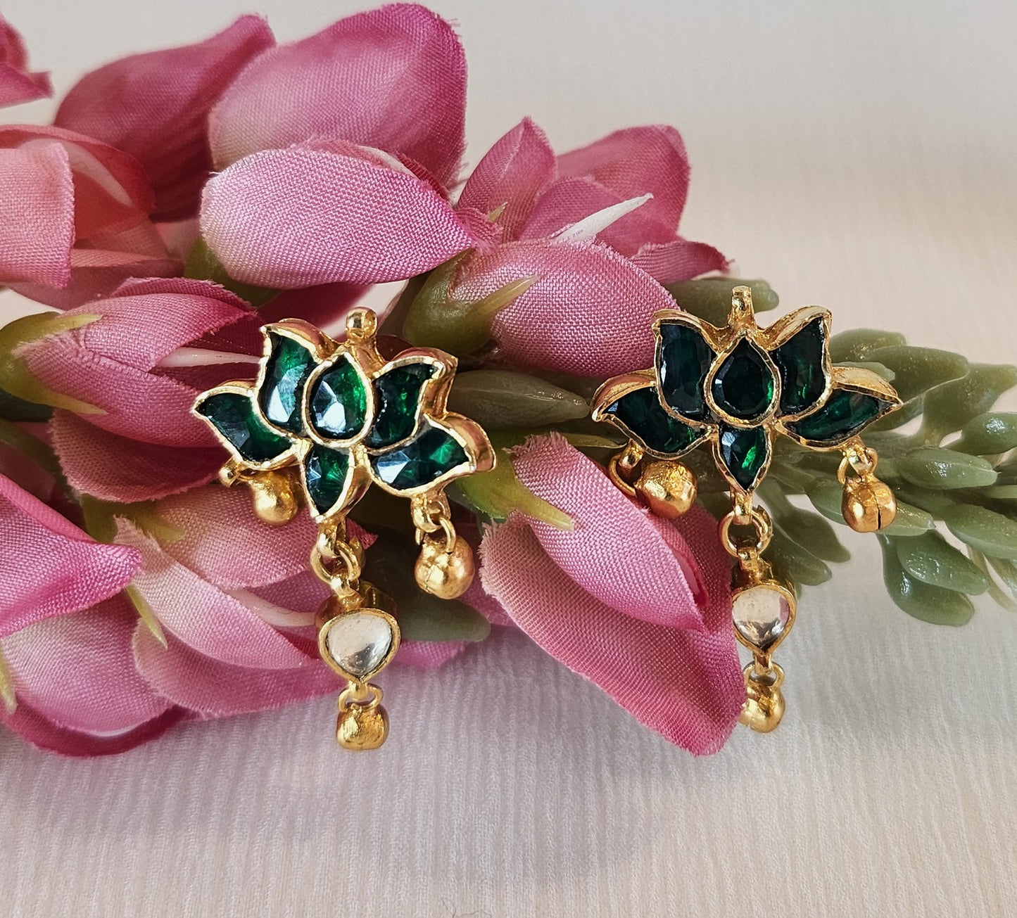 VINANTI MANJI JEWELRY - Green Lotus Earrings