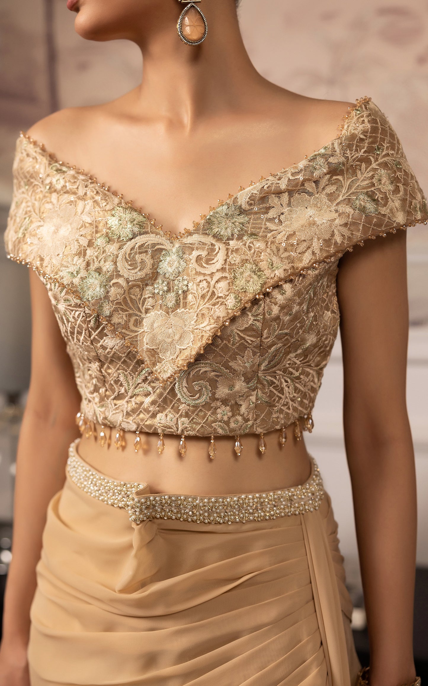 THREADS AND MOTIFS - V golden dress