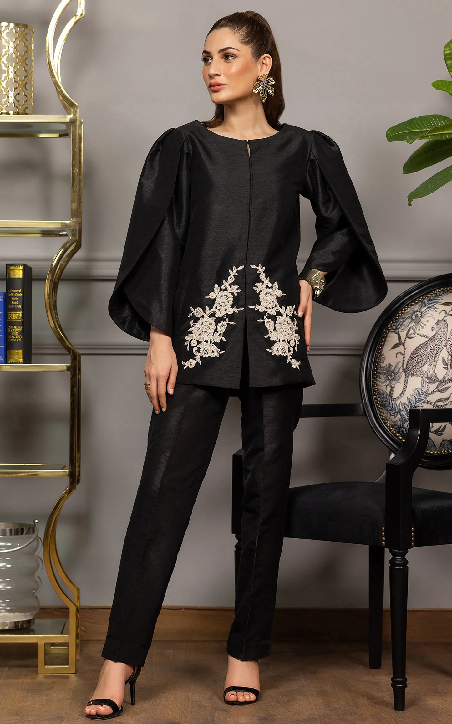 THREADS AND MOTIFS - Black Moder Jacket with Tulip Sleeves