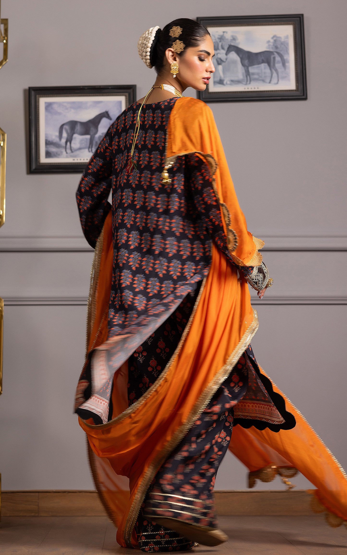 THREADS AND MOTIFS - Black Orange Printed