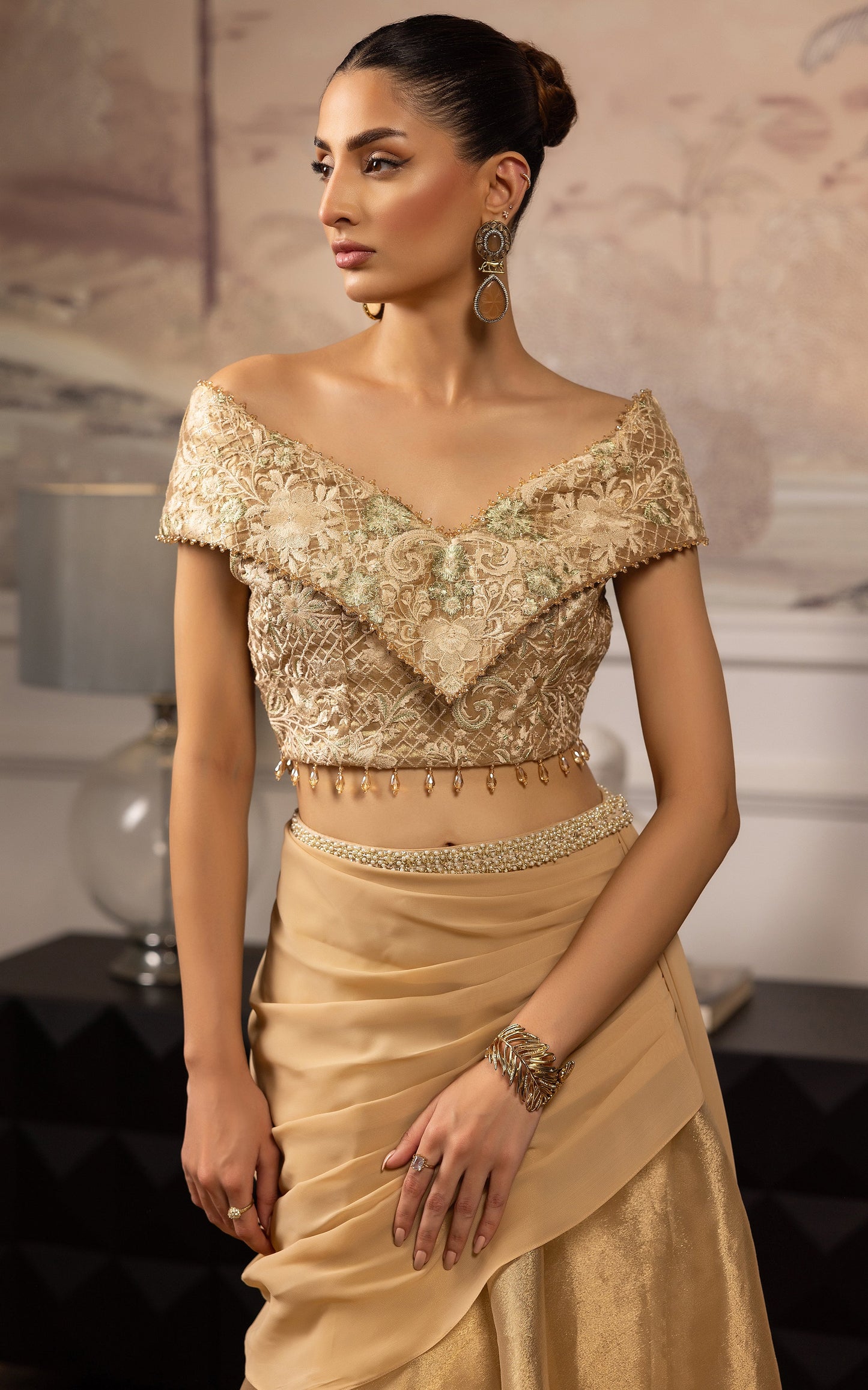 THREADS AND MOTIFS - V golden dress