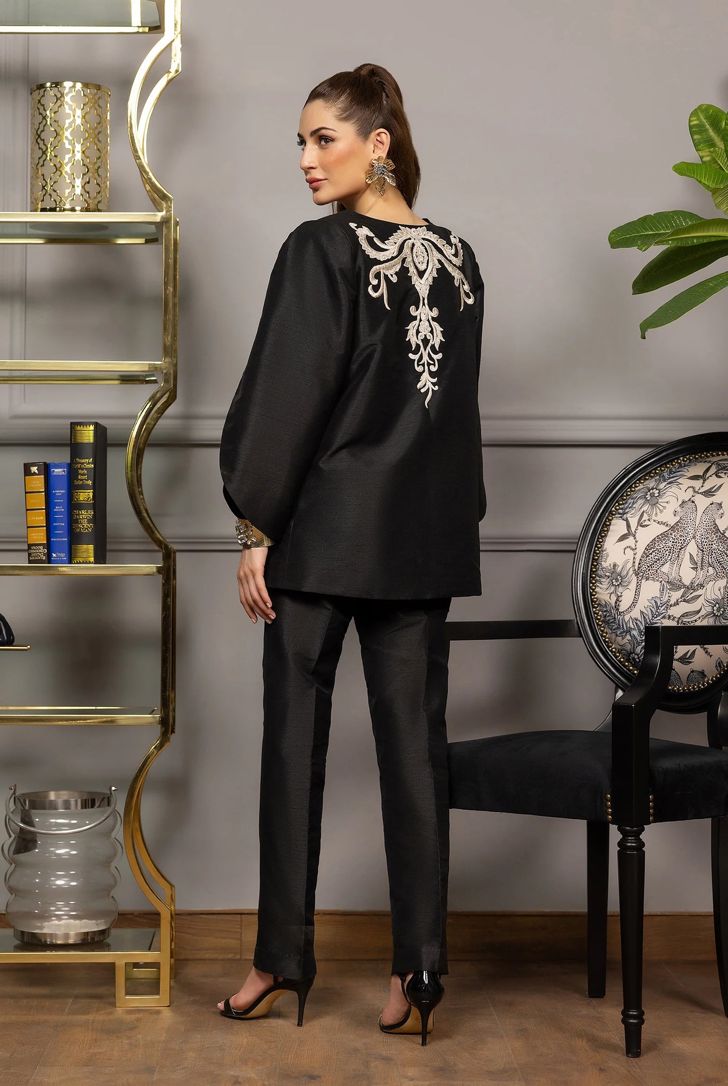 THREADS AND MOTIFS - Black Moder Jacket with Tulip Sleeves