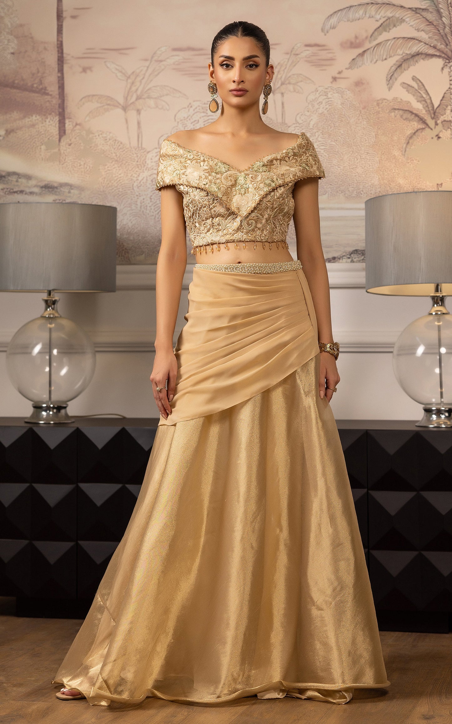 THREADS AND MOTIFS - V golden dress