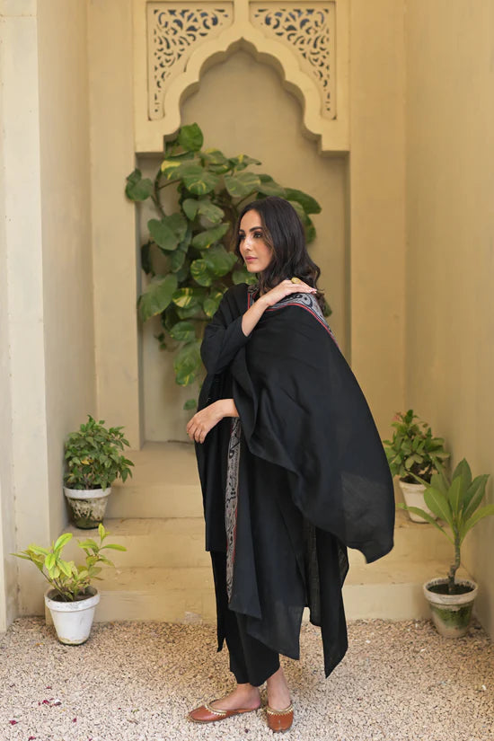 Manto - Shahkaar Cape-Cape-Black & Grey