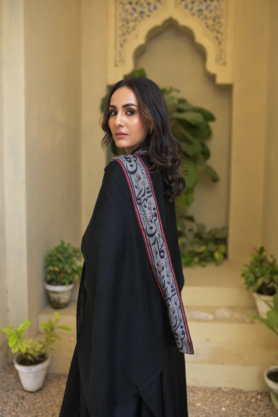 Manto - Shahkaar Cape-Cape-Black & Grey