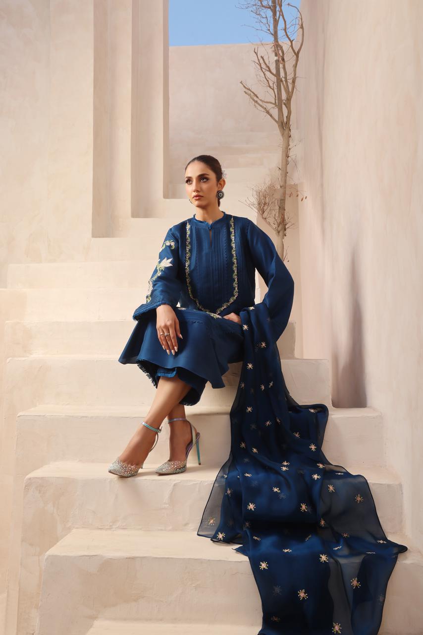 AMBREEN FARRUKH - Lilly blue rawsik