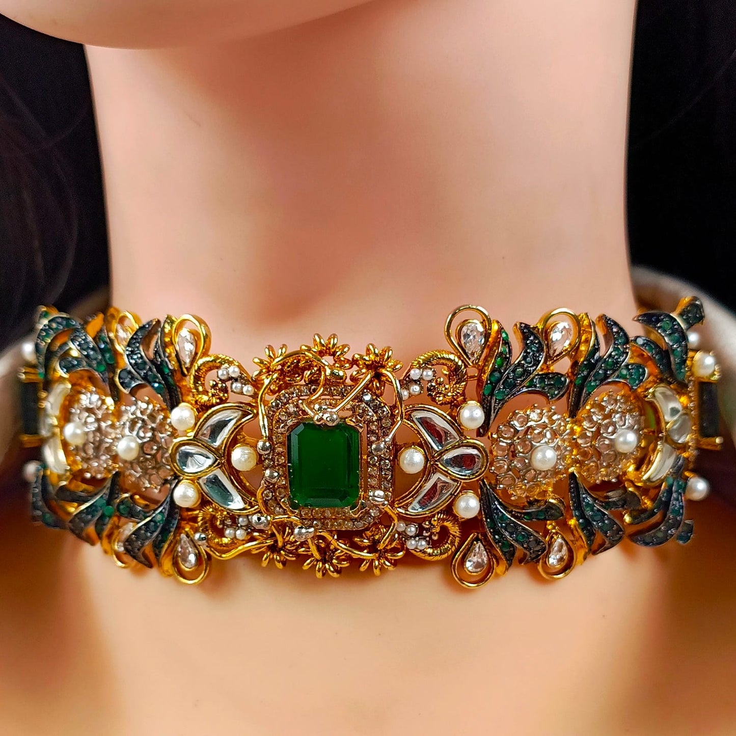 ZAHEEN KAMRAN - EMERALD SET