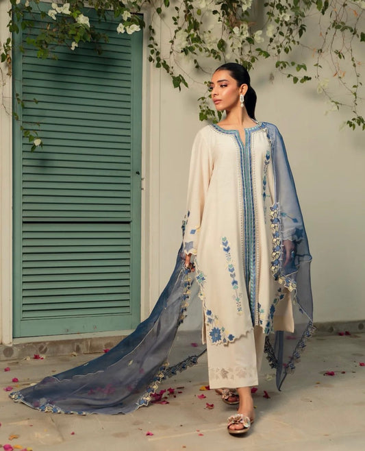 KOMAL LAKHANI - Ivory Karandi With Blue Applic