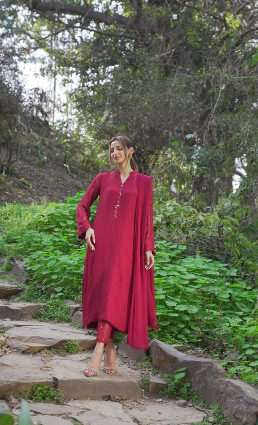 HOUSE OF REINA - Aylin with Plain Red Dupatta