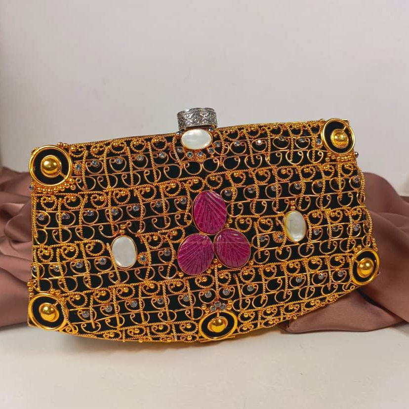 ZAHEEN KAMRAN - Feroza Clutch